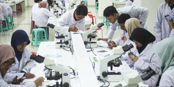 Kemdiktisaintek keluarkan aturan status dosen tetap bagi dokter klinis