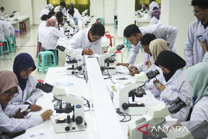 kemdiktisaintek-keluarkan-aturan-status-dosen-tetap-bagi-dokter-klinis