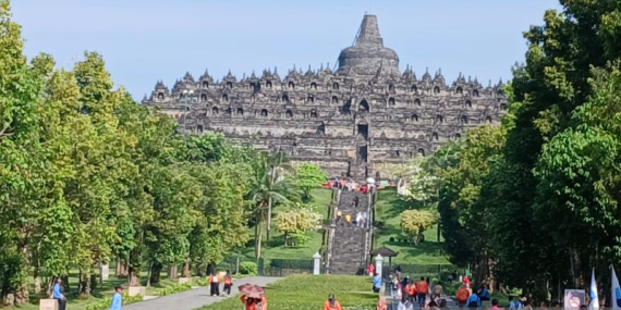 Candi Borobudur tetap buka sampai pukul 14.00 WIB saat Waisak 31 Mei