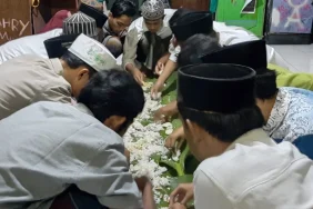 mengelola-mbg-di-pesantren-beralas-tradisi-mayoran