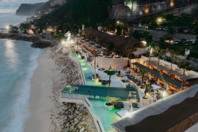 pengalaman-menikmati-sunset-di-beach-club-bali-yang-bikin-liburan-terasa-lebih-spesial