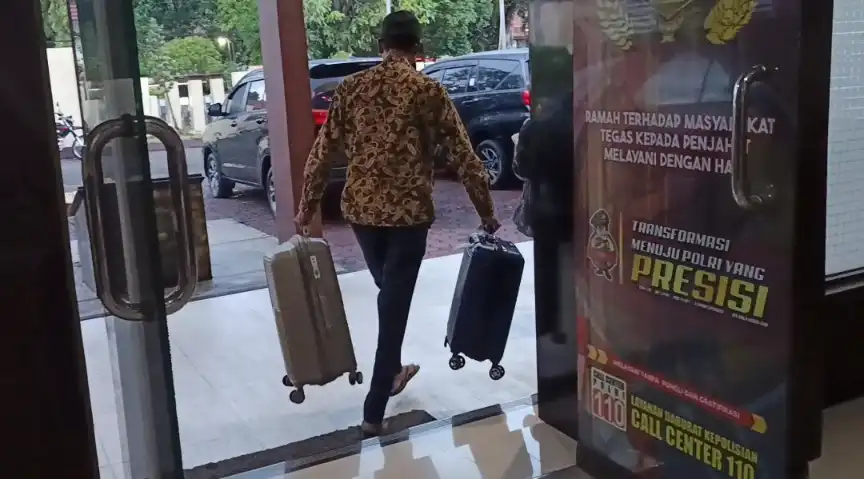 pemeriksaan-tertutup-kpk-di-probolinggo-selesai,-2-koper-hitam-picu-spekulasi