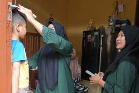 pantau-gizi-lewat-ponsel:-bagaimana-membuat-layanan-kader-posyandu-makin-inklusif?