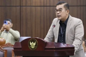 kesejahteraan-dosen-disorot-di-mk:-beban-tinggi,-gaji-tak-layak