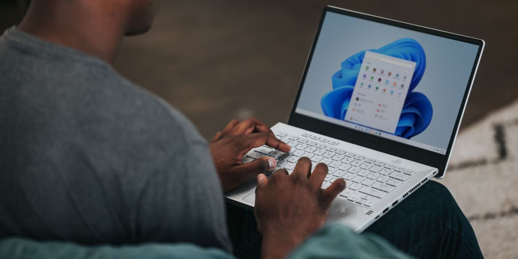 apakah-buruk-menggunakan-laptop-langsung-di-pangkuan