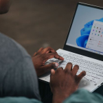 apakah-buruk-menggunakan-laptop-langsung-di-pangkuan