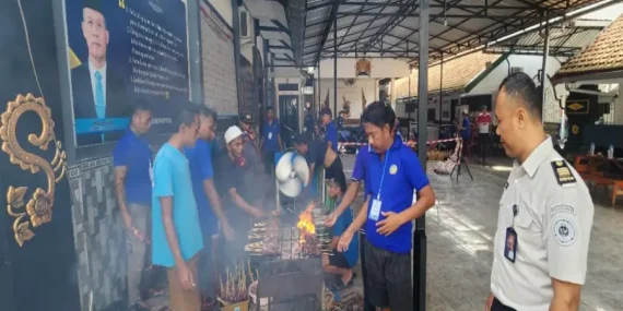 Lapas Banyuwangi Potong 12 Hewan Kurban, Warga Binaan Nyate Bareng