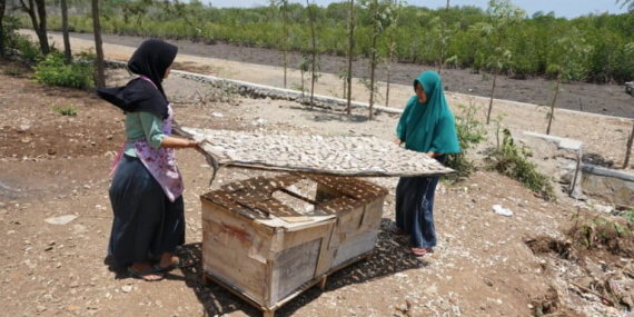 cerita-di-bulan-mei,-dari-danau-batur-sampai-teluk-weda