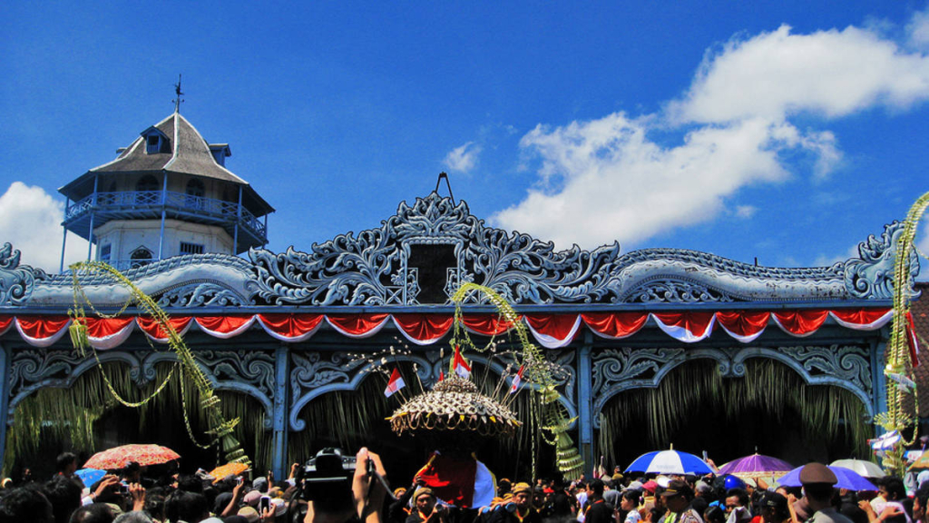 grebeg-besar-keraton-surakarta:-jejak-syukur,-doa,-dan-harmoni-budaya-jawa