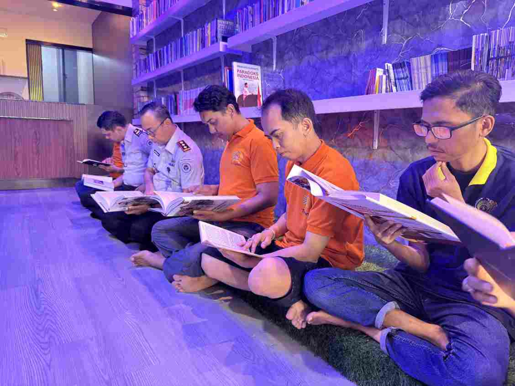 lewat-perpustakaan,-rutan-surabaya-ubah-hukuman-disiplin-jadi-pembinaan-literasi