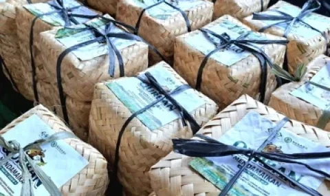 lazisnu-terus-dorong-kurban-ramah-lingkungan-dengan-besek-dan-daun