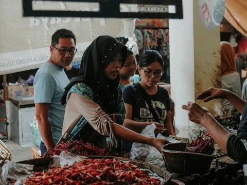 pascaiduladha,-harga-cabai-dan-bawang-merah-melonjak-di-rembang