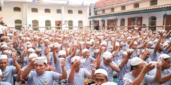 Lapas Mojokerto Gelar ‘Sate Mandora’, 5.500 Tusuk Sate Dibakar Bersama Warga Binaan