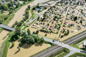 climate-change:-how-fires-and-floods-are-creating-uninsurable-areas-across-europe