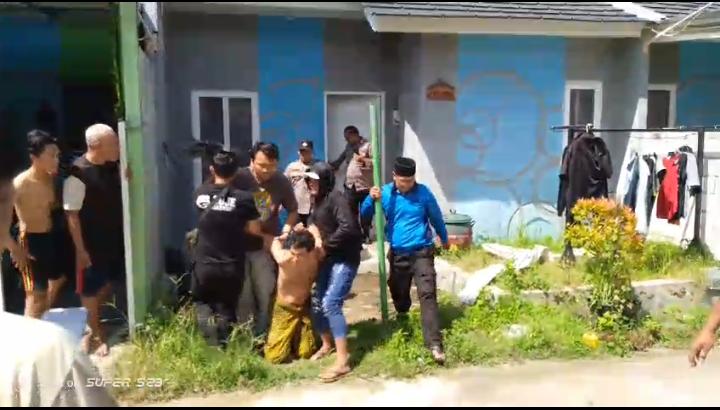 pengedar-sabu-di-bangkalan-ngamuk-pakai-keris,-kabur-lewat-atap-rumah