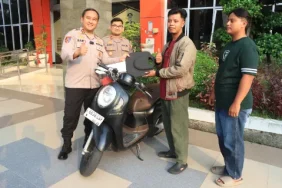 komplotan-curanmor-dan-begal-gresik-tumbang,-polisi-kembalikan-motor-korban-tanpa-biaya