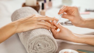 cerita-perempuan-terkena-kanker-kulit-usai-18-th-rutin-menicure-kuku,-ini-kata-dokter