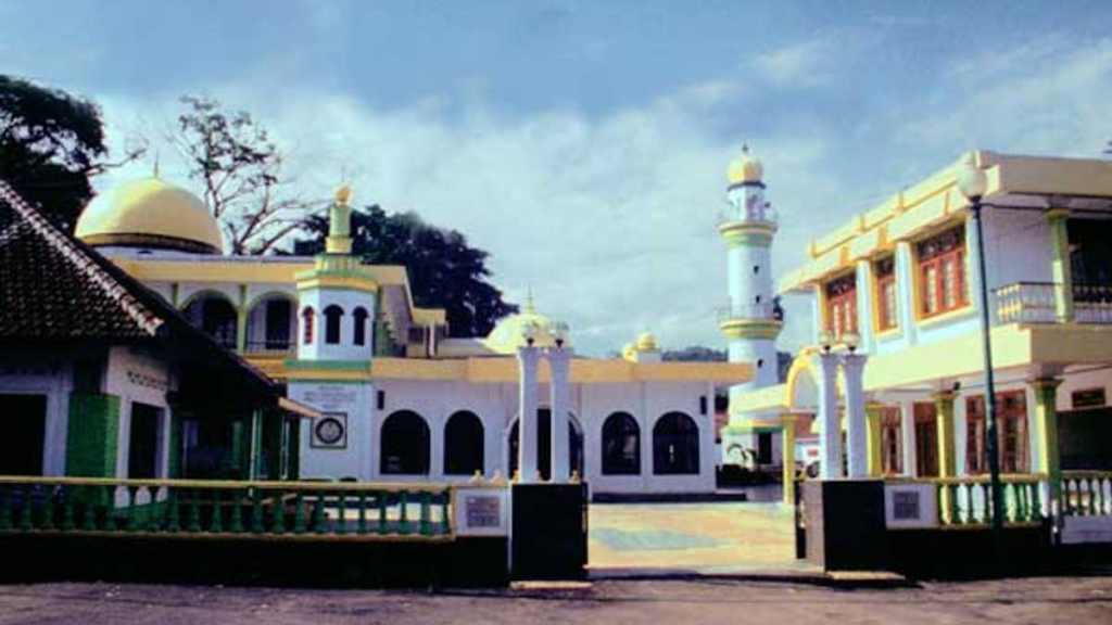 pondok-pesantren-suryalaya:-bertahan-dari-serangan-di/tii,-raih-kalpataru,-dan-bina-korban-narkoba