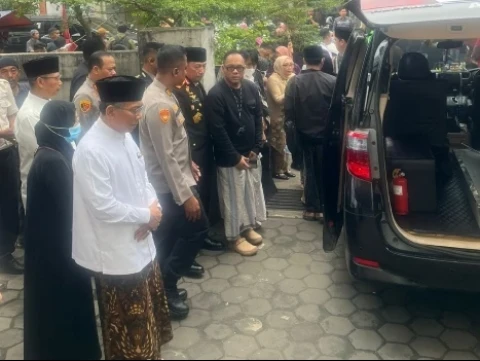 ketum-pbnu,-ketua-mpr,-kapolri,-dan-menteri-pppa-melayat-kiai-adib