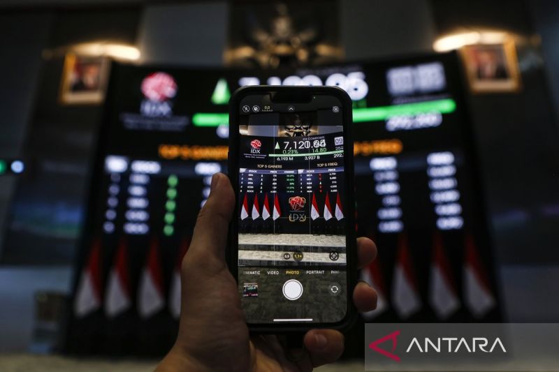 ihsg-ditutup-menguat-dipimpin-saham-sektor-energi