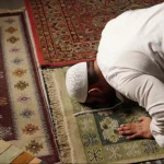 musafir-bingung-imam-salat-qashar-atau-sempurna?-ini-solusinya