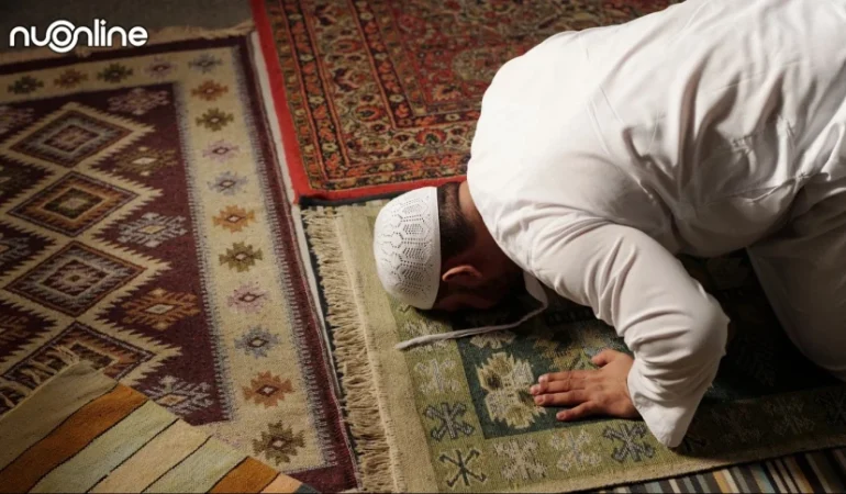 musafir-bingung-imam-salat-qashar-atau-sempurna?-ini-solusinya