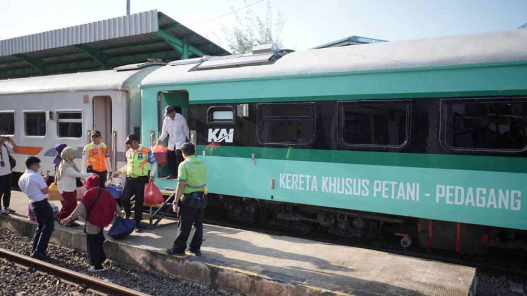 tarif-rp3.000-yang-gerakkan-ekonomi-banten,-hampir-2-juta-warga-andalkan-ka-rangkasbitung–merak