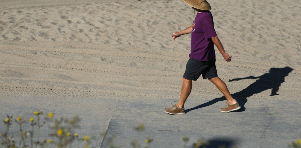 who-is-allowed-to-walk-on-the-beach?-it-depends-on-where-you-live
