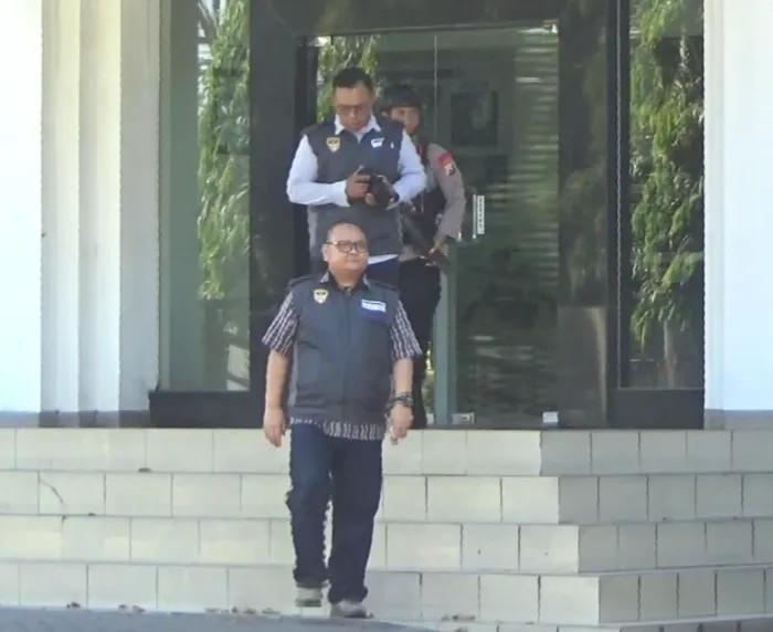 kantor-pt-barata-indonesia-gresik-digeledah-tim-kortastipidkor-polri