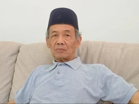 cerita-sastrawan-ahmad-tohari-berbagi-nasi-kotak-setiap-jumat