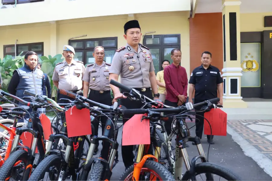 komplotan-pencuri-sepeda-yang-viral-di-magetan-ditangkap,-polisi-sita-8-sepeda-gunung