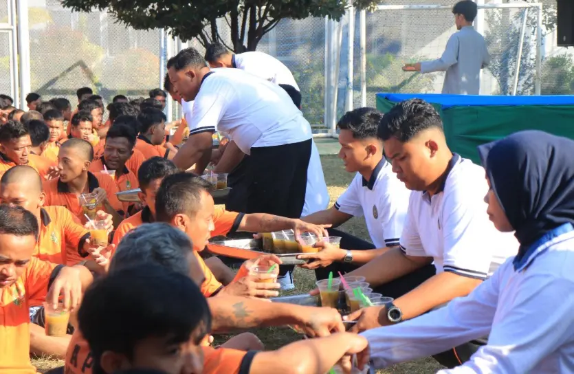kalapas-madiun-ingatkan-warga-binaan-jauhi-halinar-saat-senam-pagi-rutin