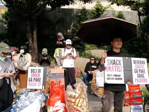 relawan-sediakan-ambulans-dan-logistik-untuk-massa-aksi-di-bundaran-hi