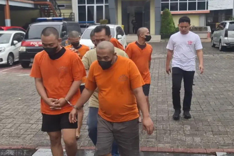 polres-gresik-bongkar-jaringan-narkoba-dan-pil-koplo-lintas-wilayah,-5-pengedar-ditangkap