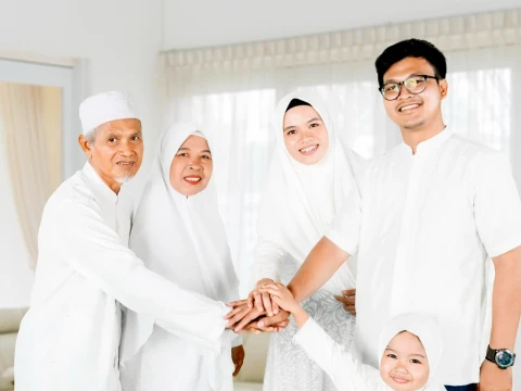 tidak-hanya-anak,-orang-tua-juga-punya-kewajiban-berbakti-kepada-anak