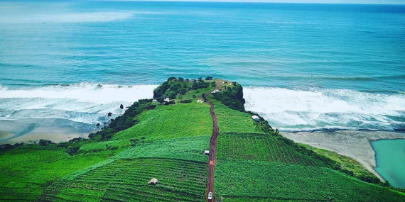 Puncak Guha, Tebing Laut Eksotis di Pesisir Selatan Garut