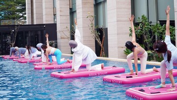 keseruan-spn-community-sport-day,-bunda-diajak-relaksasi-lewat-aquatic-floating-yoga