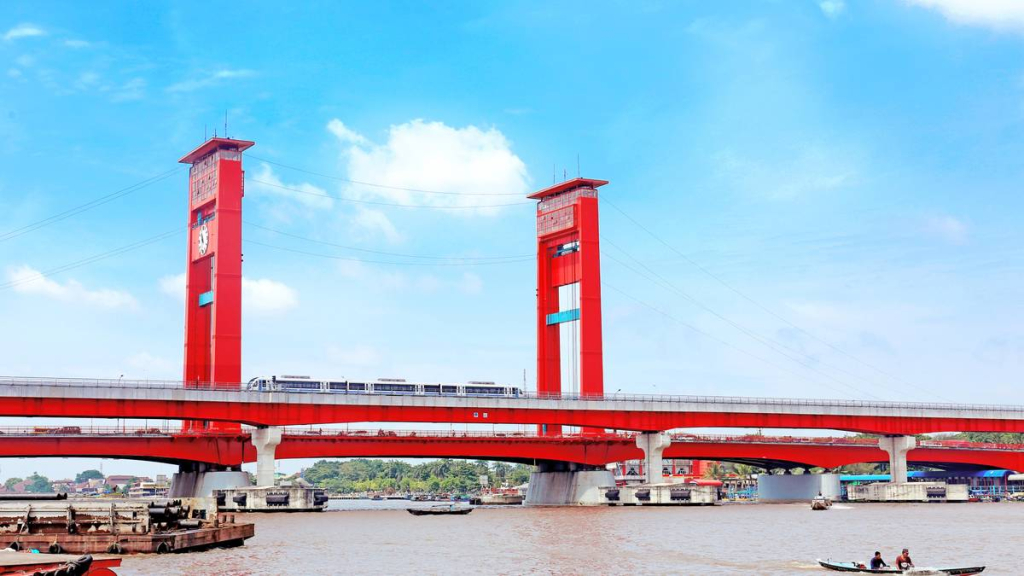 rel-bersejarah-yang-tetap-bergerak:-kai-perkuat-konektivitas-dan-logistik-sumatera-selatan
