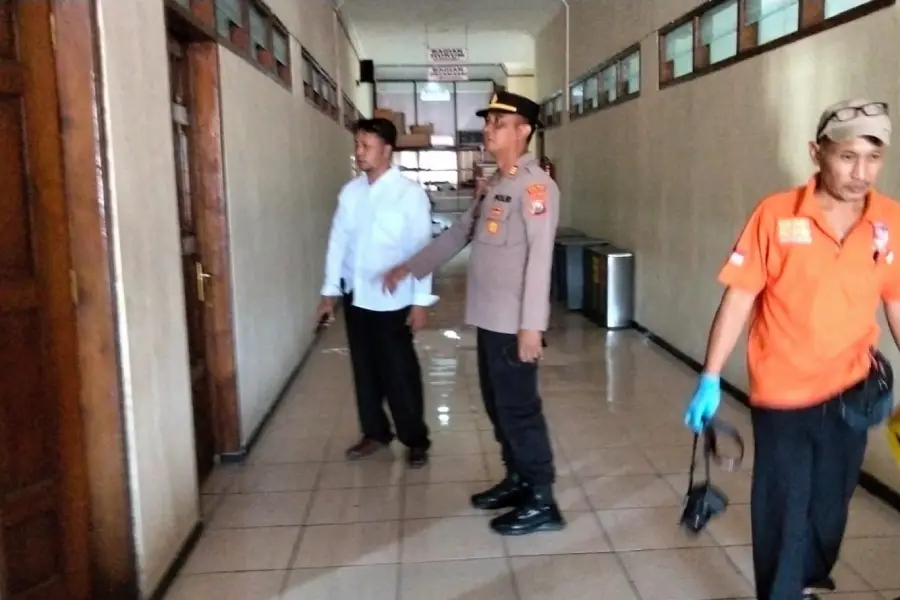 polisi-ungkap-temuan-awal-pencurian-7-laptop-di-setda-magetan,-pelaku-terekam-cctv