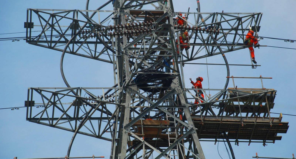 tambah-kapten-di-tengah-kapal-bocor,-begini-kritik-ekonom-terhadap-pln