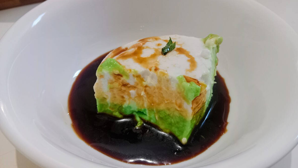 kue-jongkong,-jajanan-tradisional-khas-bangka-belitung-yang-memadukan-dua-jenis-adonan