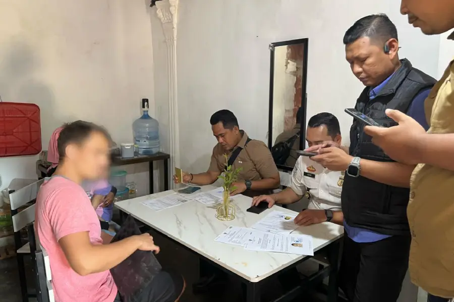 imigrasi-blitar-amankan-wna-ukraina-overstay-lebih-dari-60-hari,-terancam-deportasi