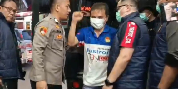 roy-suryo-dan-dokter-tifa-jalani-pemeriksaan-kesehatan-di-rs-polri
