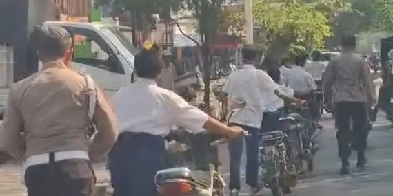 Jelang Bulan Suro, Polsek Widodaren Sita 10 Motor Berknalpot Brong di Area Sekolah