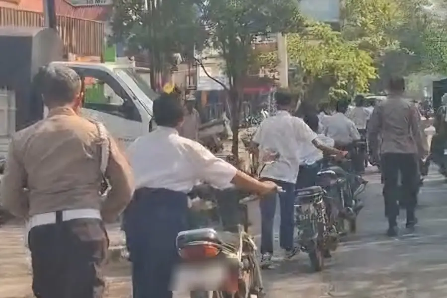 jelang-bulan-suro,-polsek-widodaren-sita-10-motor-berknalpot-brong-di-area-sekolah