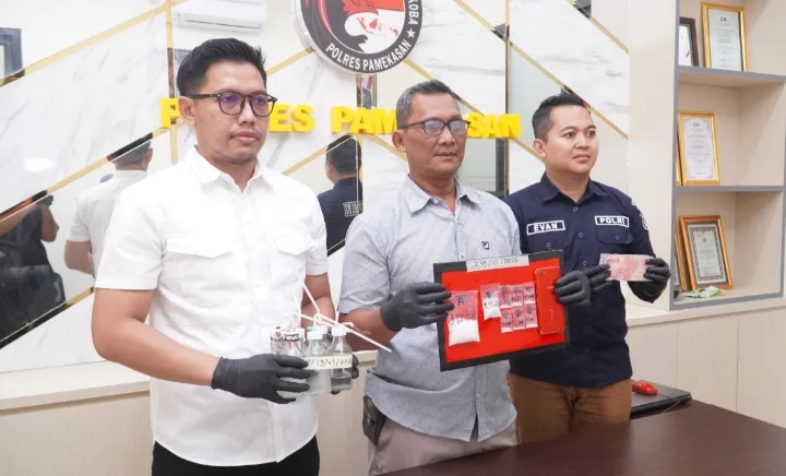 polisi-tangkap-pengedar-sabu-di-pamekasan,-sita-54,44-gram-narkotika-dan-rp10,4-juta