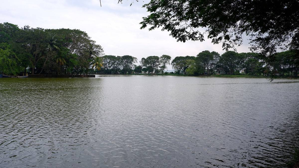 danau-tasikardi,-waduk-buatan-kesultanan-banten-peninggalan-sultan-maulana-yusuf