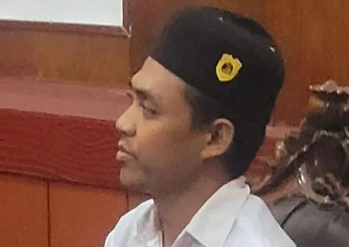 mabuk-dan-bacok-orang-dengan-parang,-rony-dituntut-2-tahun-penjara