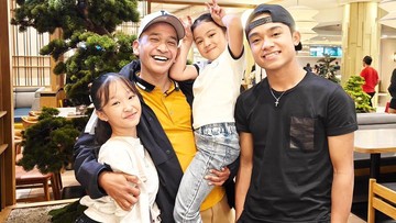 ruben-onsu-akhirnya-bertemu-anak-sebelum-umrah,-begini-ungkapan-hatinya