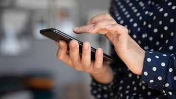 7-ciri-kepribadian-orang-yang-berhenti-posting-tapi-masih-sering-cek-media-sosial